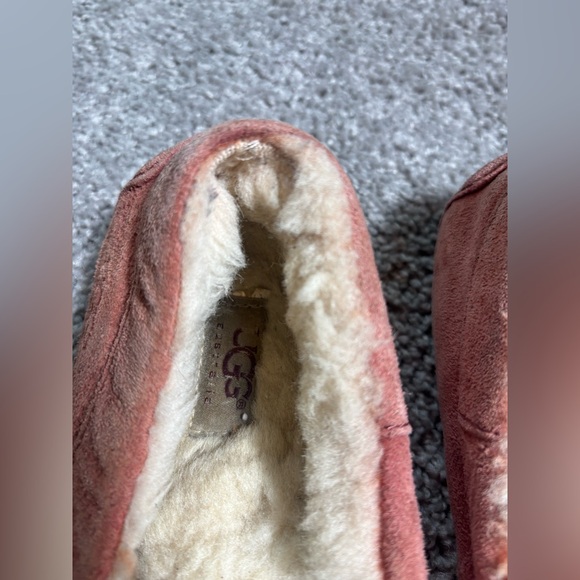 UGG Australia Suki Moccasin Slippers Womens 8 Pink Suede Sheepskin - Picture 3 of 6
